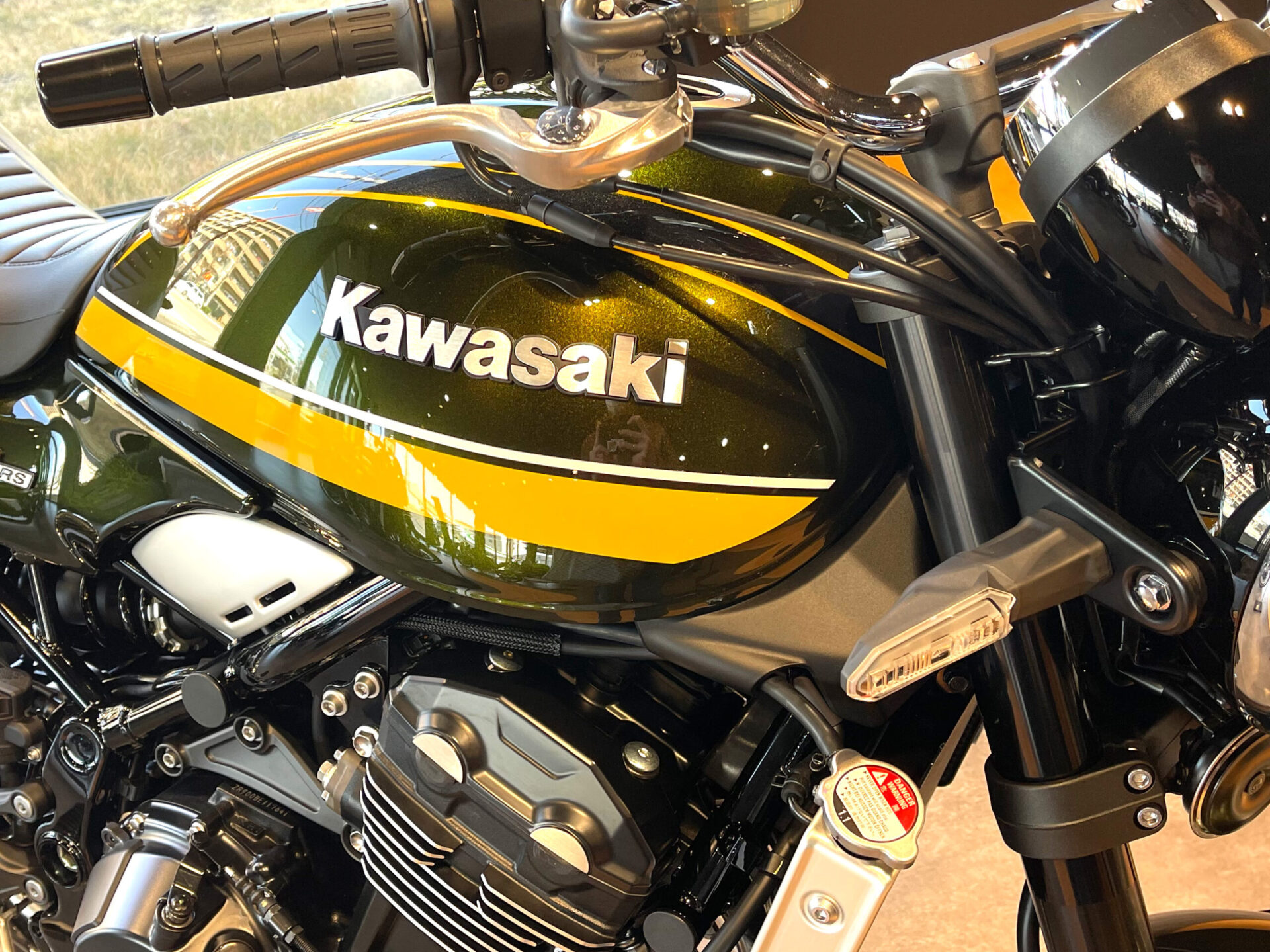 全国宅配無料 Kawasaki Z900RS z900rs タイガーカラータンク バイク 
